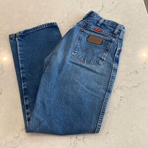 Women’s Wrangler jeans
Size 3-4